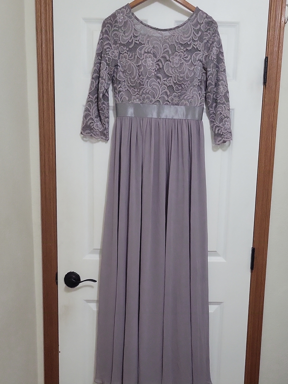 Elegant Lace Bodice Gray Evening Dress